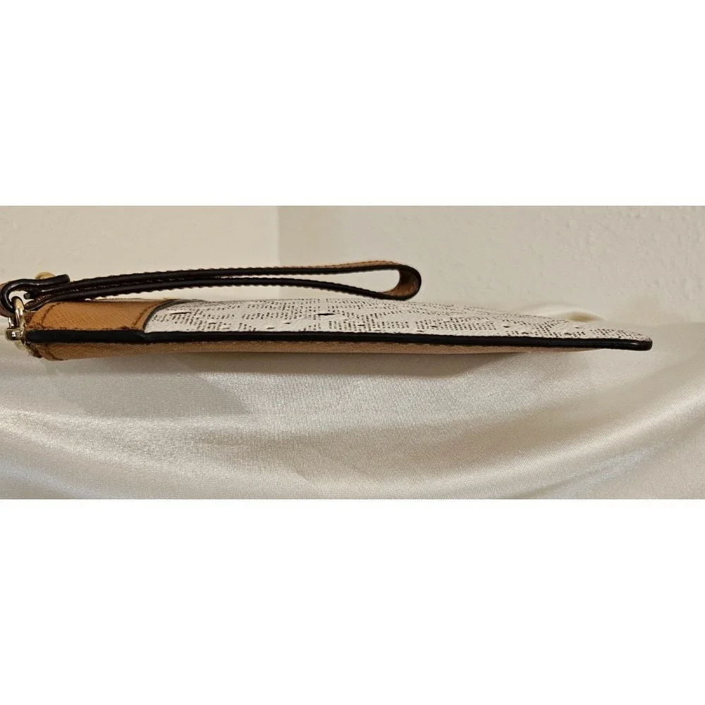 Michael Kors Large(10.5 x 6) Top Zip Leather Pouch/Wristlet/Makeup Bag/Tan/White